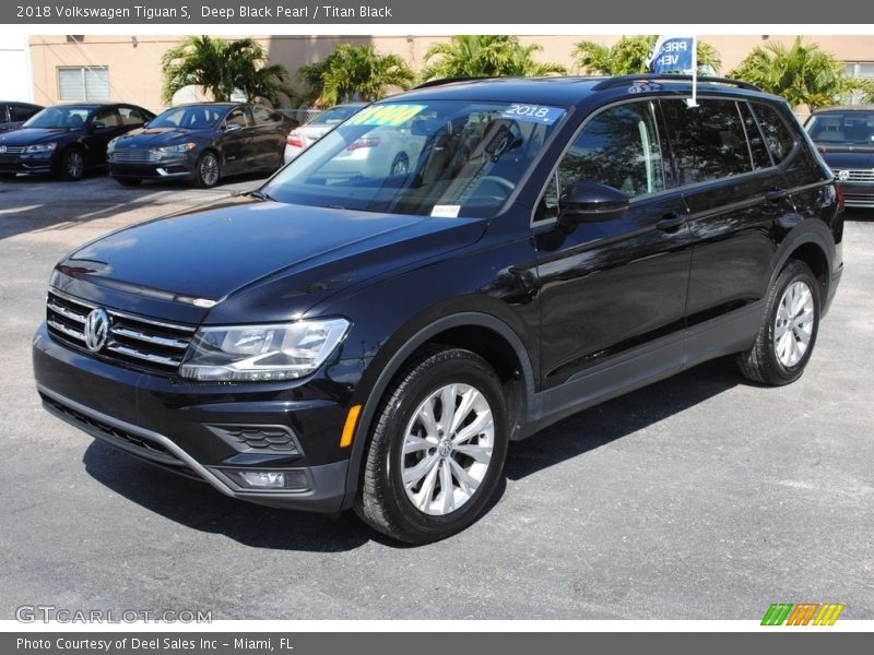 Deep Black Pearl / Titan Black 2018 Volkswagen Tiguan S
