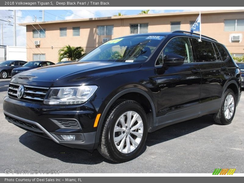 Deep Black Pearl / Titan Black 2018 Volkswagen Tiguan S