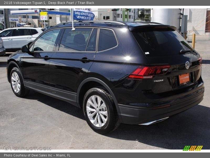 Deep Black Pearl / Titan Black 2018 Volkswagen Tiguan S