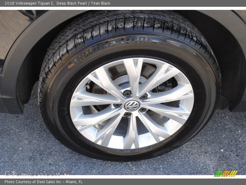 Deep Black Pearl / Titan Black 2018 Volkswagen Tiguan S