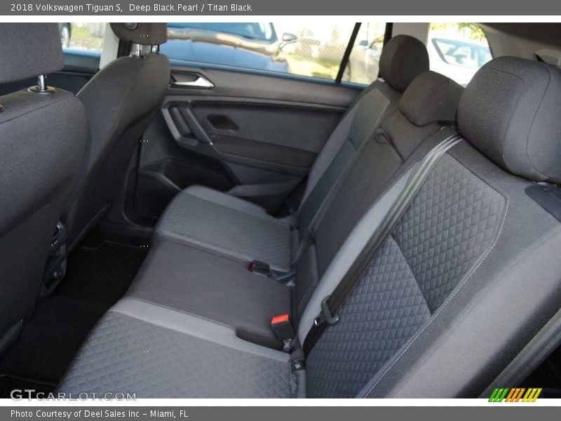 Deep Black Pearl / Titan Black 2018 Volkswagen Tiguan S