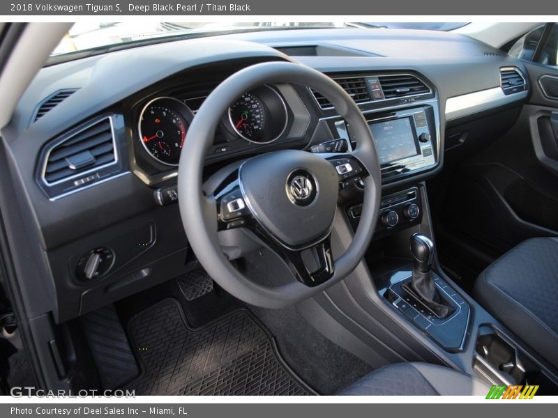 Deep Black Pearl / Titan Black 2018 Volkswagen Tiguan S