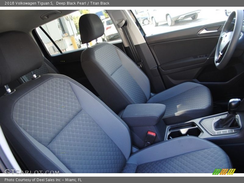Deep Black Pearl / Titan Black 2018 Volkswagen Tiguan S