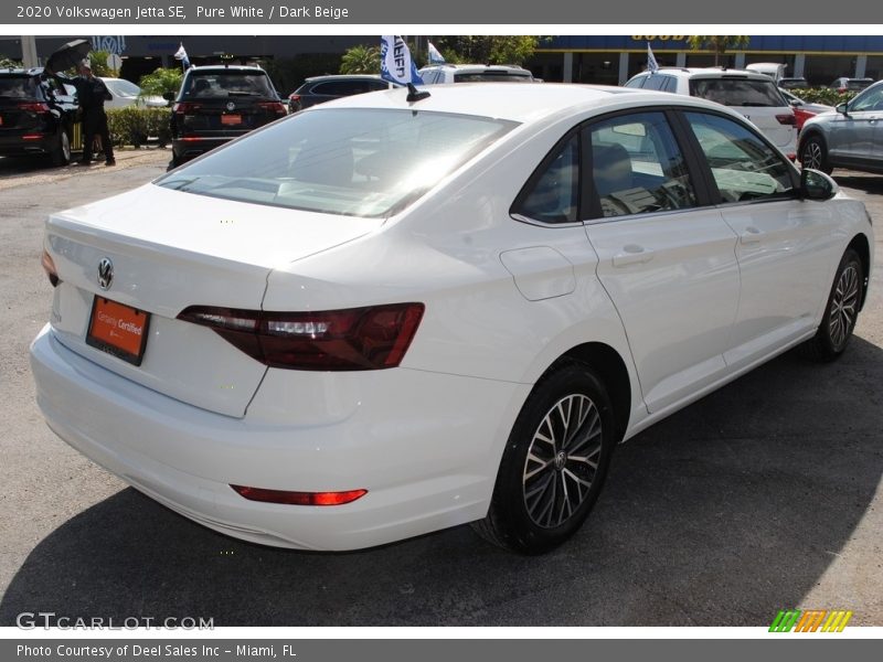 Pure White / Dark Beige 2020 Volkswagen Jetta SE