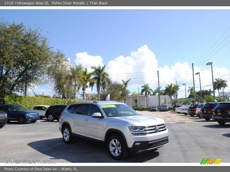Reflex Silver Metallic / Titan Black 2018 Volkswagen Atlas SE