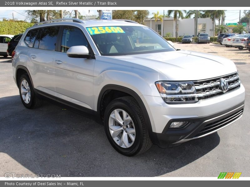 Reflex Silver Metallic / Titan Black 2018 Volkswagen Atlas SE