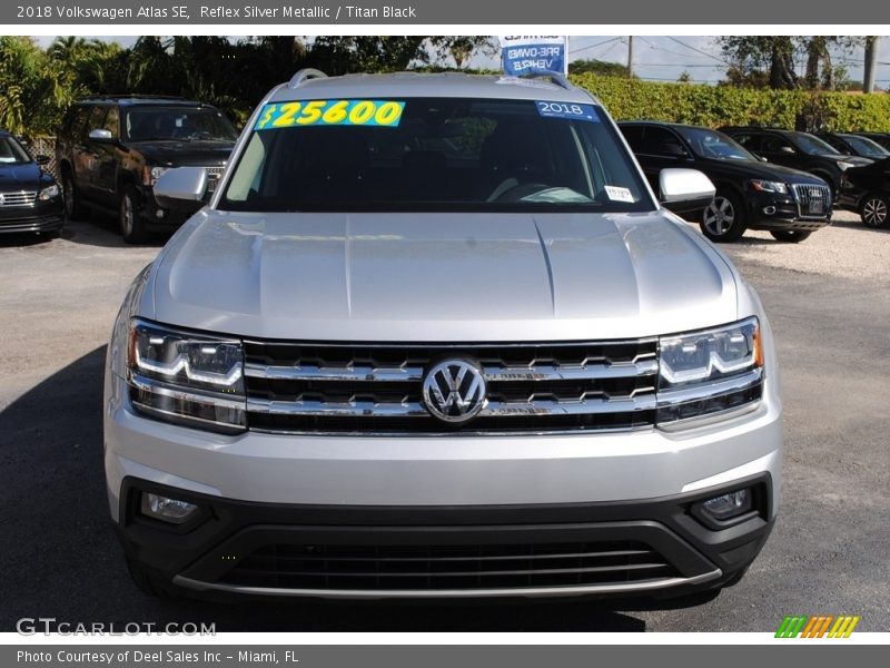Reflex Silver Metallic / Titan Black 2018 Volkswagen Atlas SE