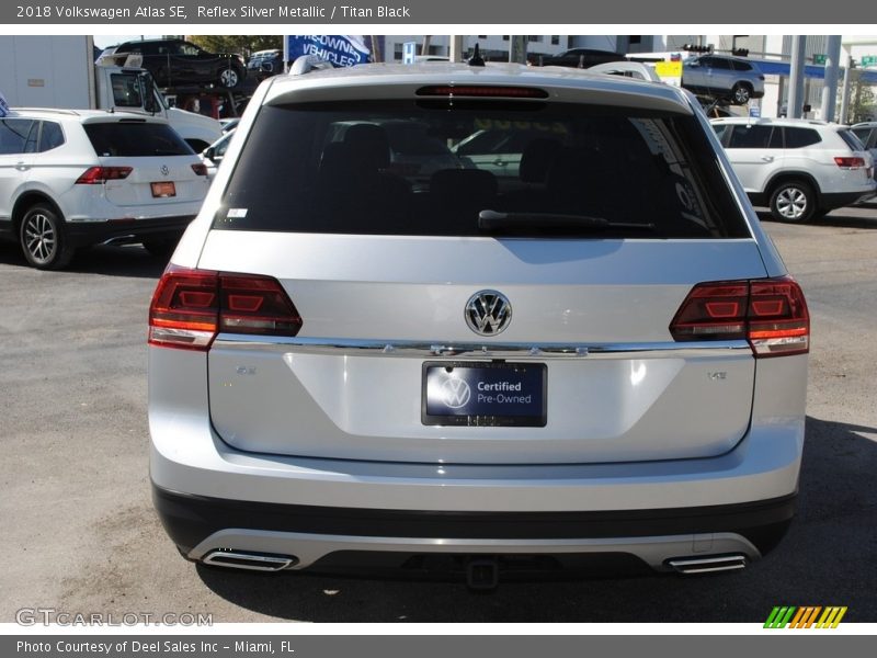 Reflex Silver Metallic / Titan Black 2018 Volkswagen Atlas SE