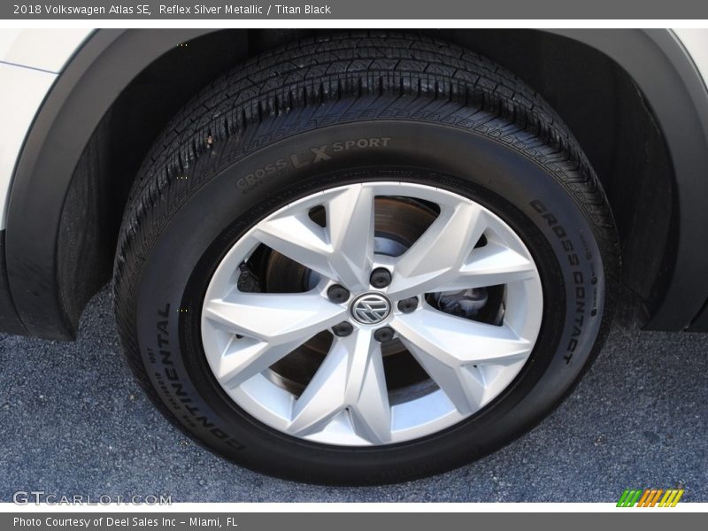 Reflex Silver Metallic / Titan Black 2018 Volkswagen Atlas SE