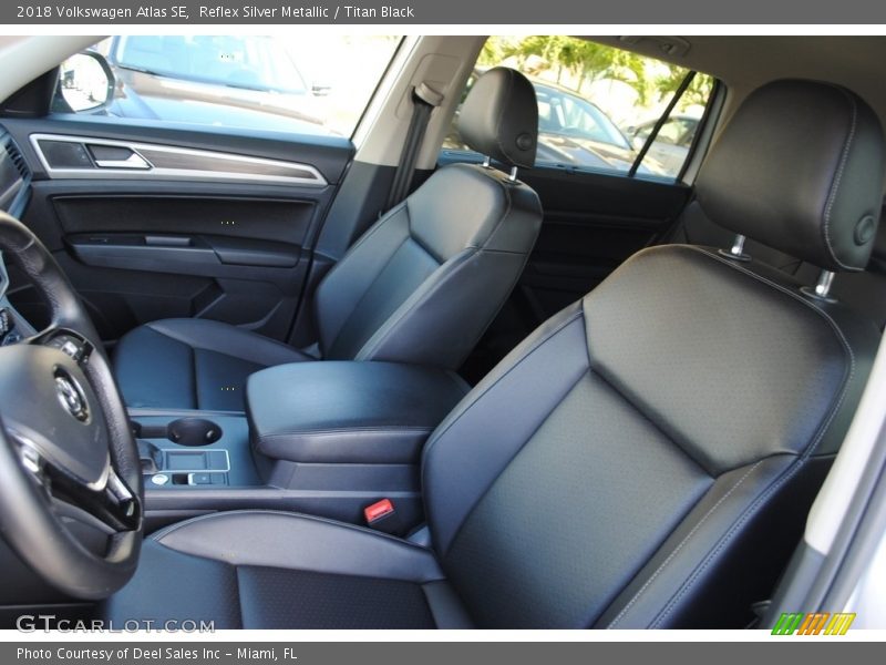 Reflex Silver Metallic / Titan Black 2018 Volkswagen Atlas SE