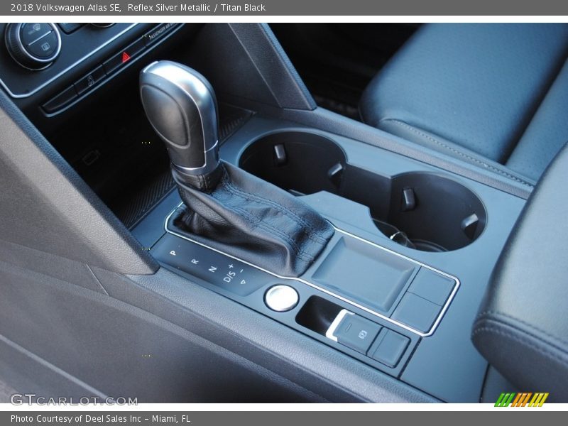 Reflex Silver Metallic / Titan Black 2018 Volkswagen Atlas SE