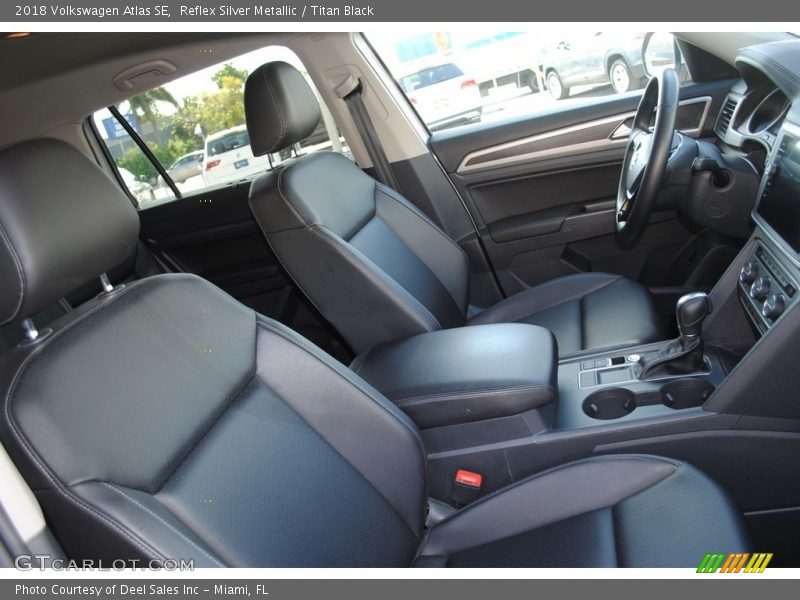 Reflex Silver Metallic / Titan Black 2018 Volkswagen Atlas SE