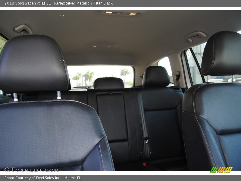 Reflex Silver Metallic / Titan Black 2018 Volkswagen Atlas SE