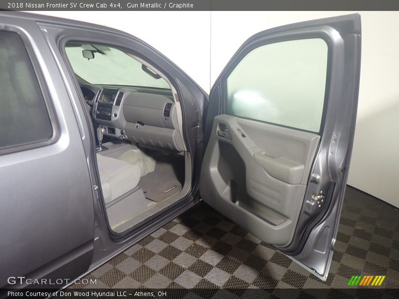 Gun Metallic / Graphite 2018 Nissan Frontier SV Crew Cab 4x4