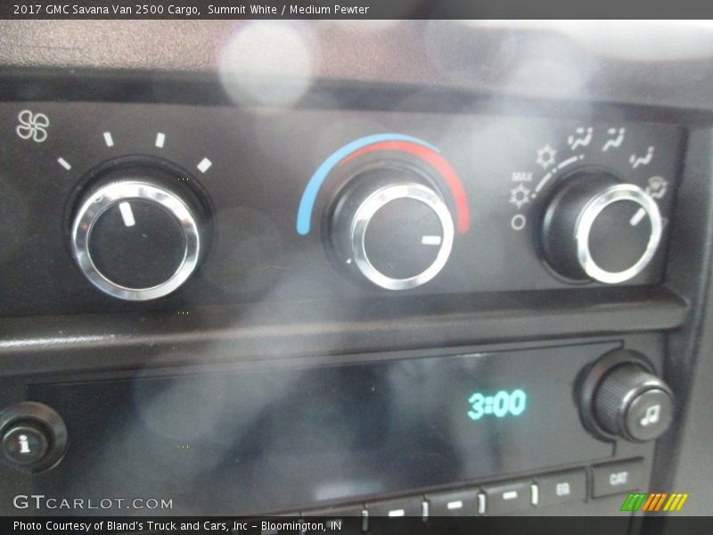 Summit White / Medium Pewter 2017 GMC Savana Van 2500 Cargo