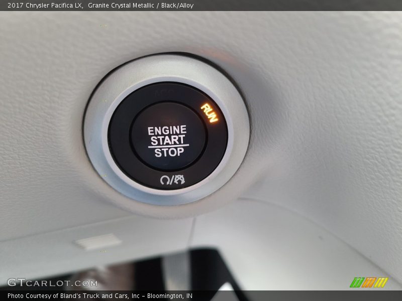Granite Crystal Metallic / Black/Alloy 2017 Chrysler Pacifica LX