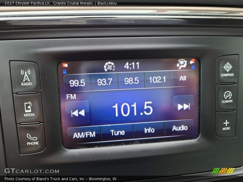 Granite Crystal Metallic / Black/Alloy 2017 Chrysler Pacifica LX