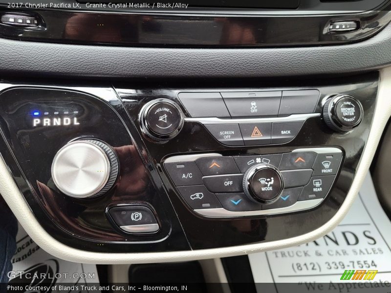 Granite Crystal Metallic / Black/Alloy 2017 Chrysler Pacifica LX