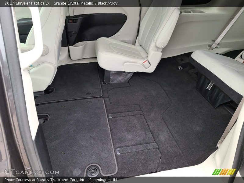 Granite Crystal Metallic / Black/Alloy 2017 Chrysler Pacifica LX