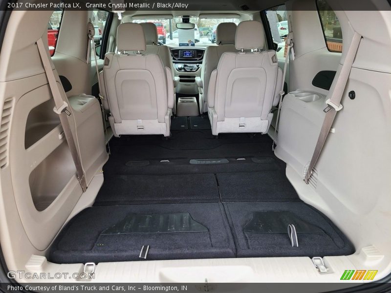 Granite Crystal Metallic / Black/Alloy 2017 Chrysler Pacifica LX