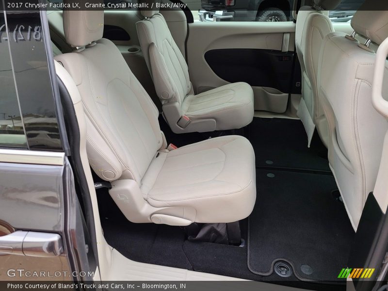 Granite Crystal Metallic / Black/Alloy 2017 Chrysler Pacifica LX