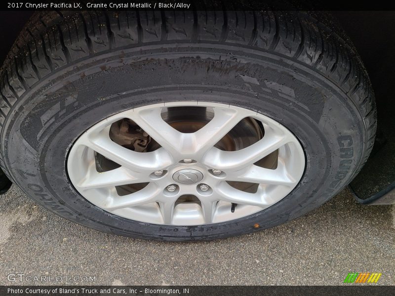 Granite Crystal Metallic / Black/Alloy 2017 Chrysler Pacifica LX