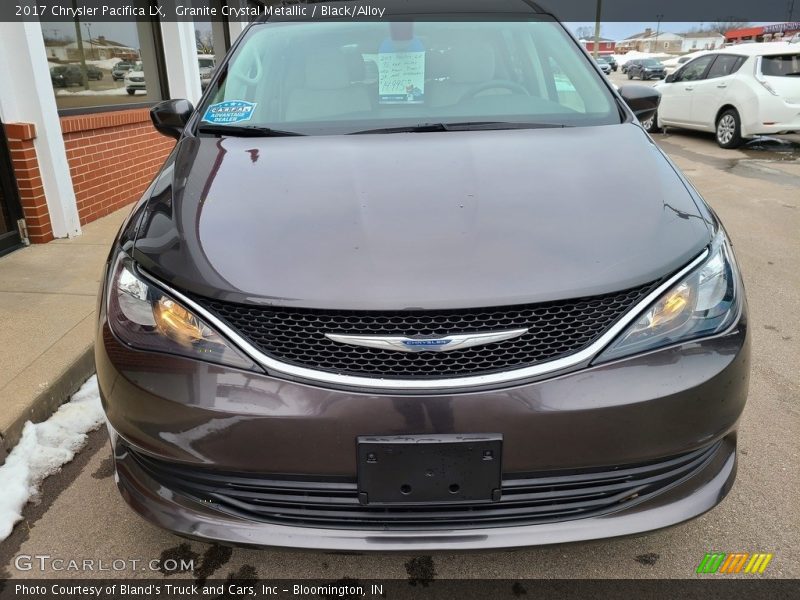 Granite Crystal Metallic / Black/Alloy 2017 Chrysler Pacifica LX
