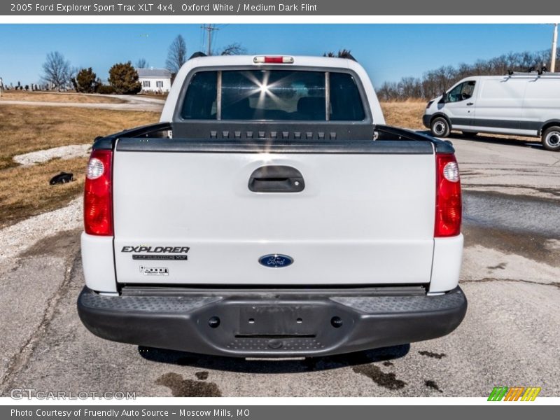Oxford White / Medium Dark Flint 2005 Ford Explorer Sport Trac XLT 4x4