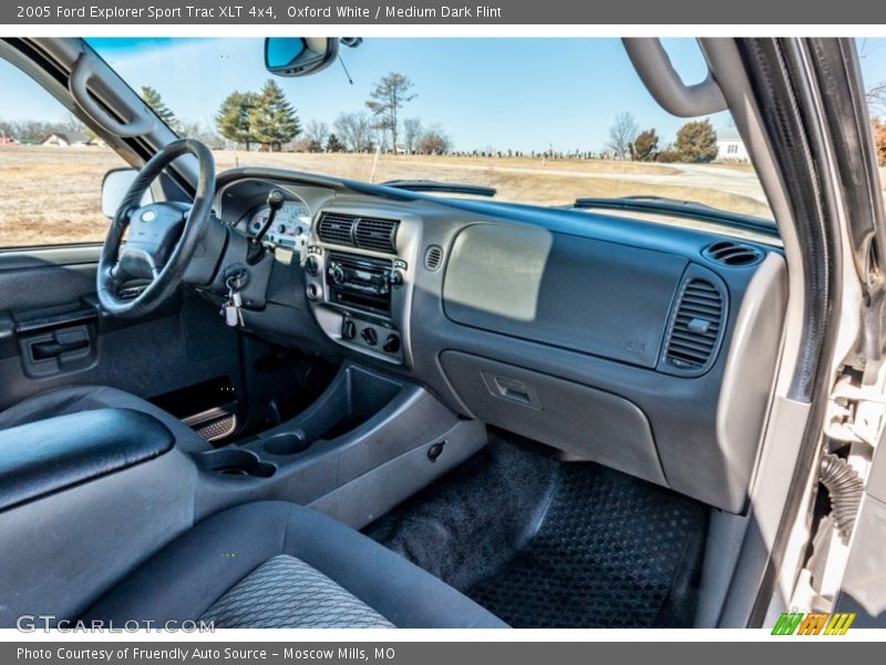 Oxford White / Medium Dark Flint 2005 Ford Explorer Sport Trac XLT 4x4