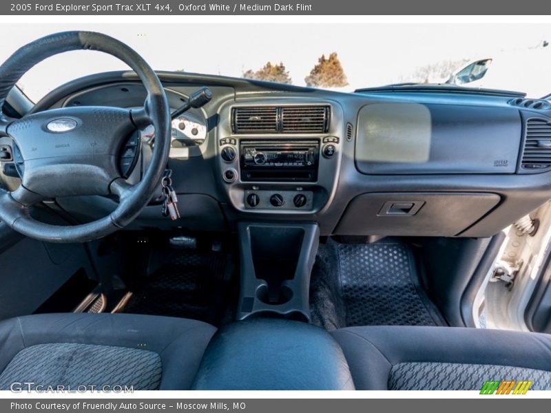 Oxford White / Medium Dark Flint 2005 Ford Explorer Sport Trac XLT 4x4