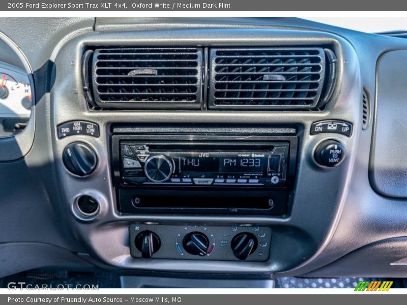 Oxford White / Medium Dark Flint 2005 Ford Explorer Sport Trac XLT 4x4