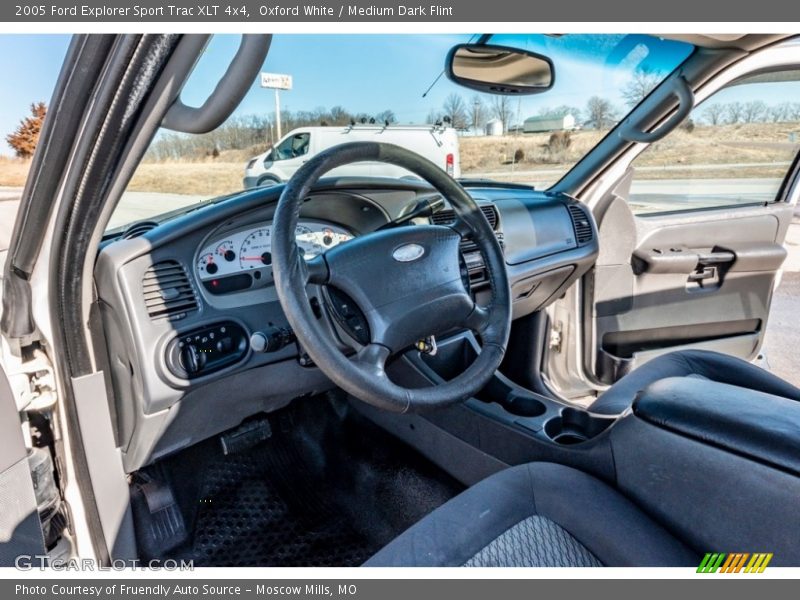 Oxford White / Medium Dark Flint 2005 Ford Explorer Sport Trac XLT 4x4