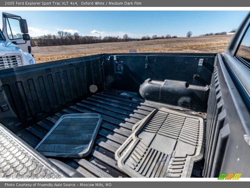 Oxford White / Medium Dark Flint 2005 Ford Explorer Sport Trac XLT 4x4
