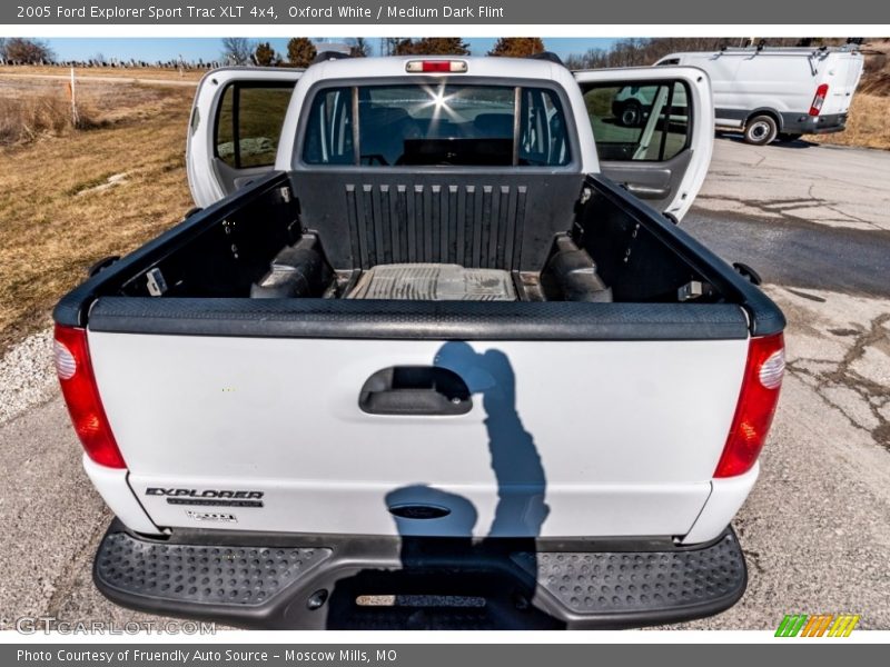 Oxford White / Medium Dark Flint 2005 Ford Explorer Sport Trac XLT 4x4