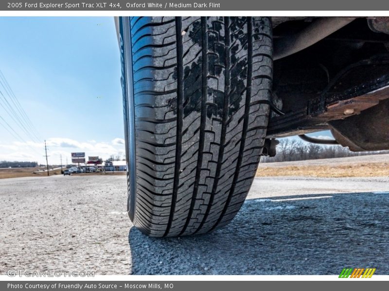 Oxford White / Medium Dark Flint 2005 Ford Explorer Sport Trac XLT 4x4