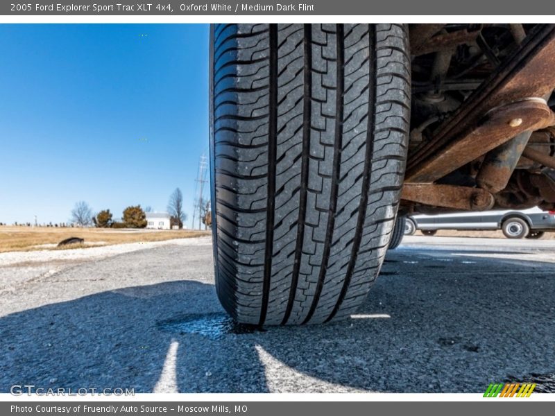 Oxford White / Medium Dark Flint 2005 Ford Explorer Sport Trac XLT 4x4