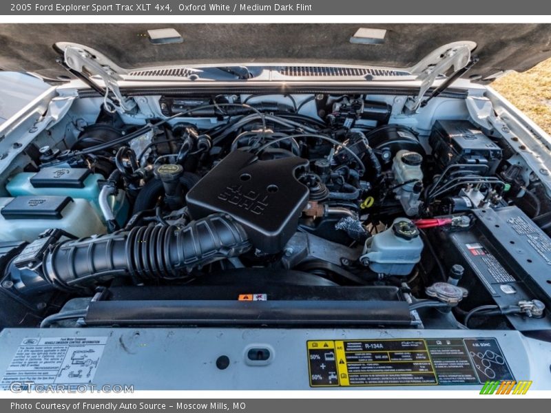 Oxford White / Medium Dark Flint 2005 Ford Explorer Sport Trac XLT 4x4