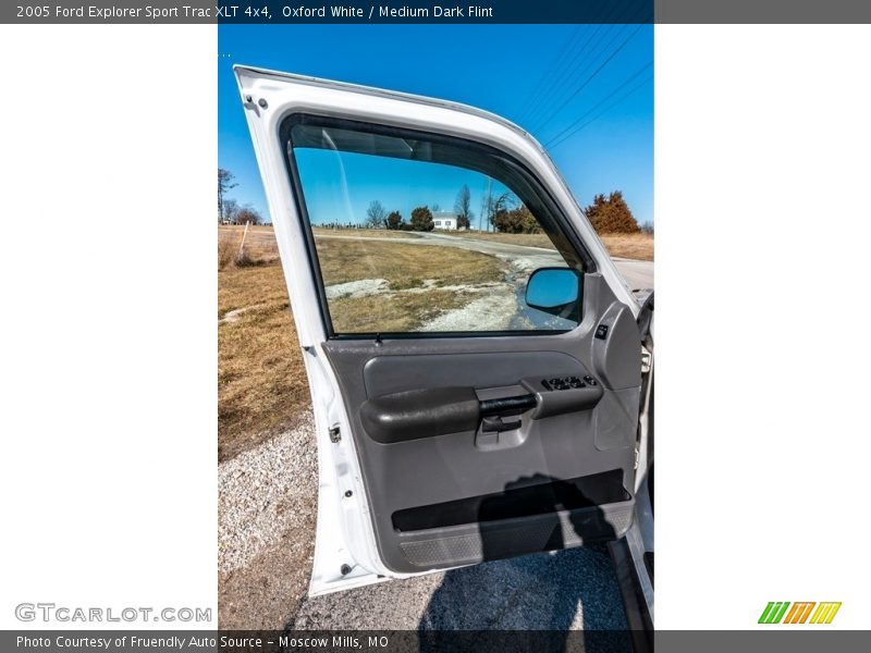 Oxford White / Medium Dark Flint 2005 Ford Explorer Sport Trac XLT 4x4