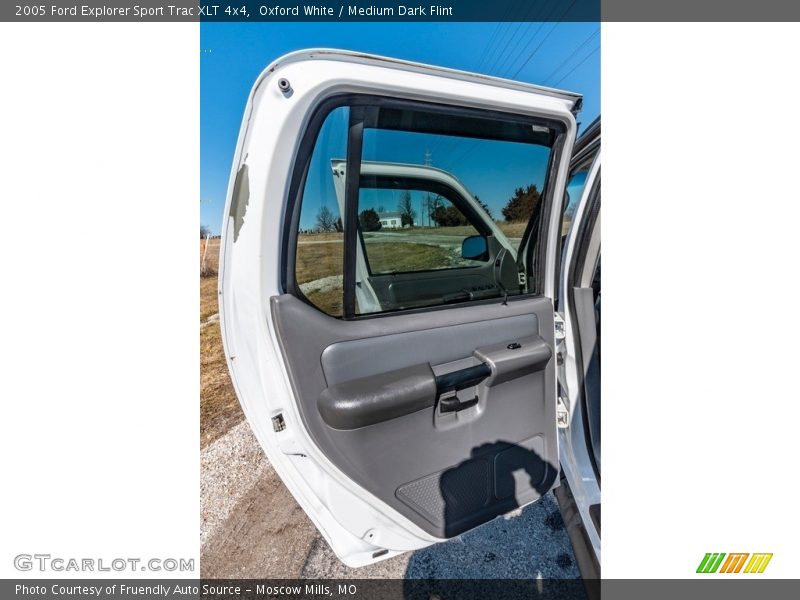 Oxford White / Medium Dark Flint 2005 Ford Explorer Sport Trac XLT 4x4