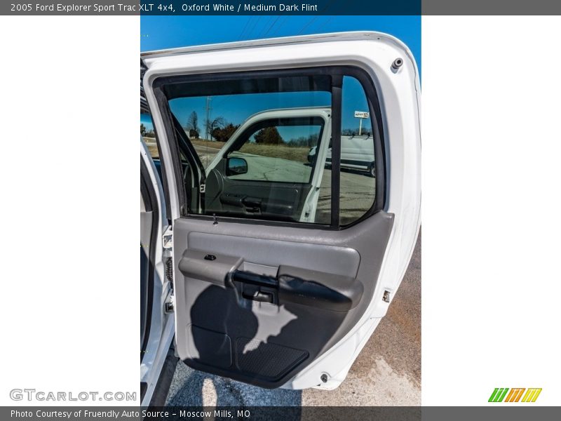 Oxford White / Medium Dark Flint 2005 Ford Explorer Sport Trac XLT 4x4