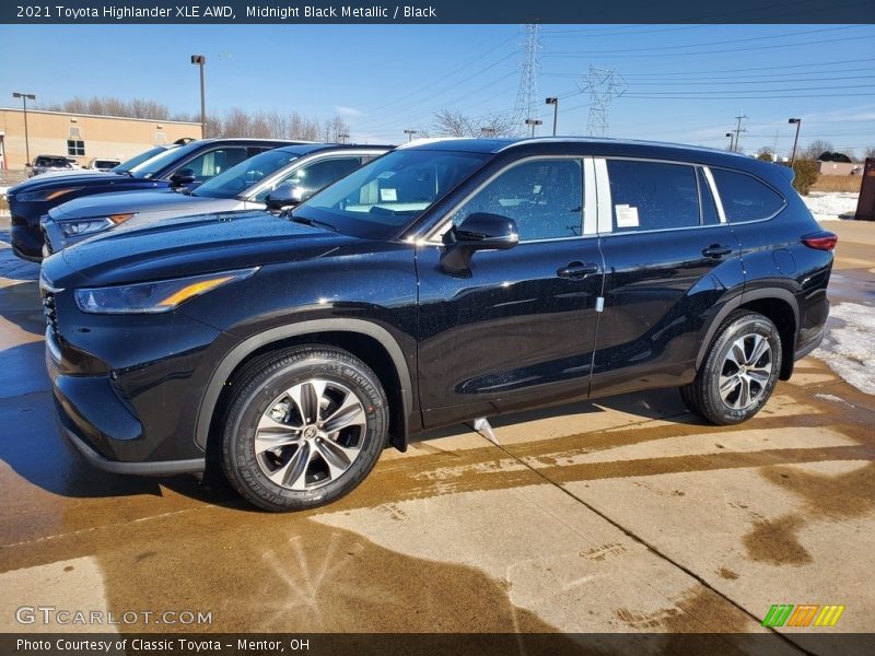 Midnight Black Metallic / Black 2021 Toyota Highlander XLE AWD