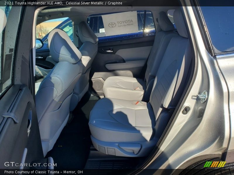 Celestial Silver Metallic / Graphite 2021 Toyota Highlander XLE AWD