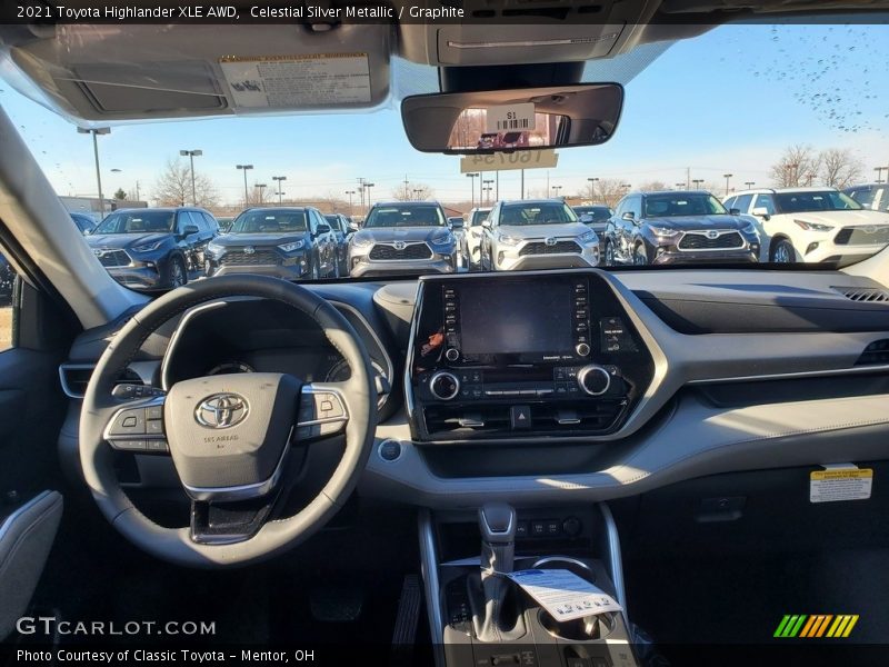 Celestial Silver Metallic / Graphite 2021 Toyota Highlander XLE AWD