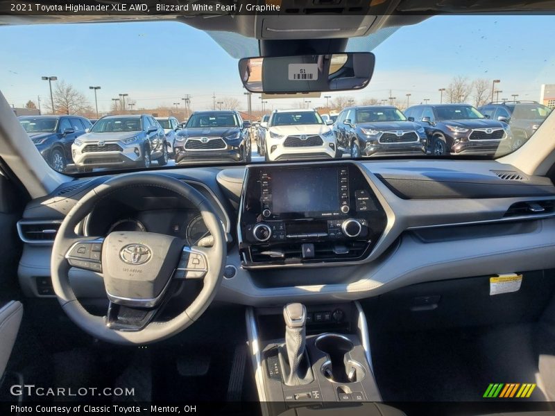 Blizzard White Pearl / Graphite 2021 Toyota Highlander XLE AWD