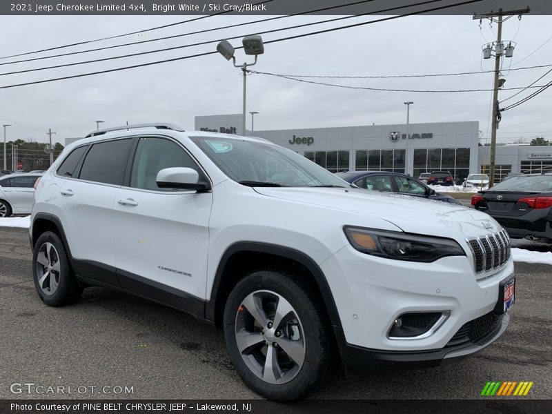 Front 3/4 View of 2021 Cherokee Limited 4x4