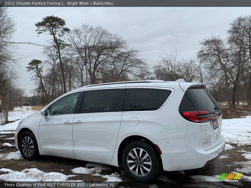 Bright White / Black/Alloy 2021 Chrysler Pacifica Touring L