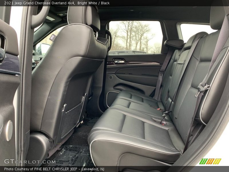 Bright White / Black 2021 Jeep Grand Cherokee Overland 4x4