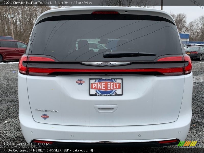 Bright White / Black/Alloy 2021 Chrysler Pacifica Touring L