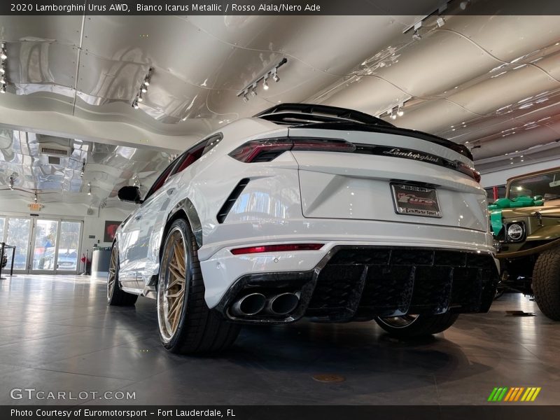 Bianco Icarus Metallic / Rosso Alala/Nero Ade 2020 Lamborghini Urus AWD