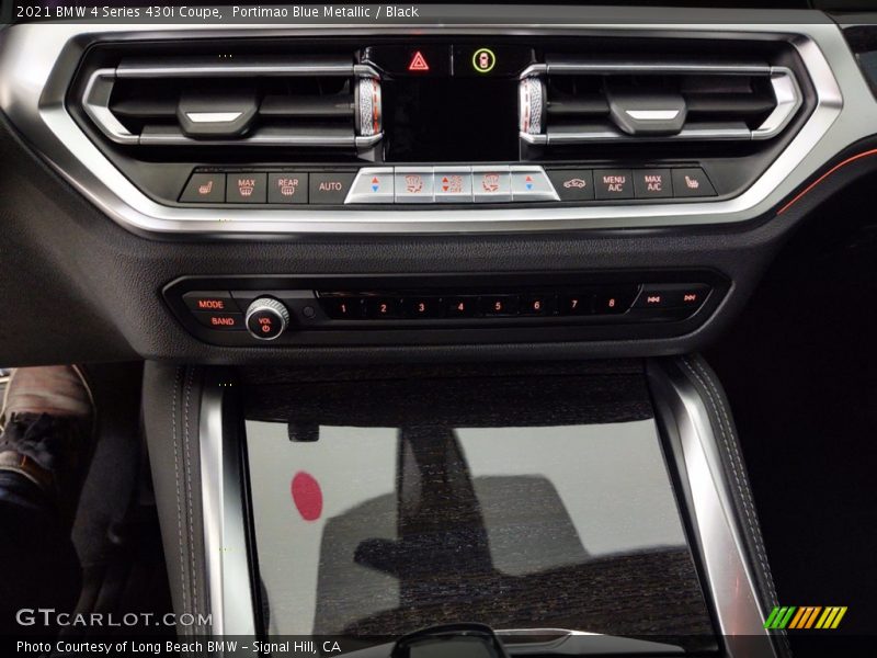 Controls of 2021 4 Series 430i Coupe